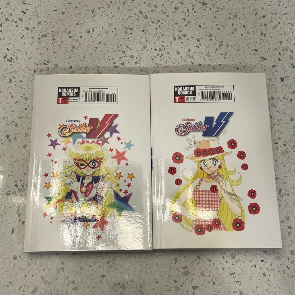 Complete English translation Codename Sailor V Manga Volumes 1 and 2 - Picture 2 of 3
